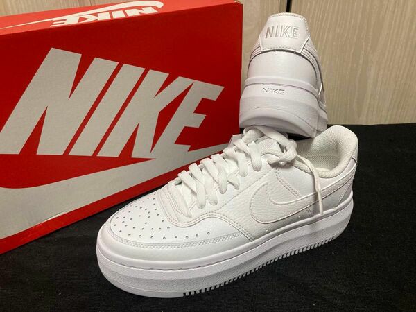 新品25cmナイキコートビジョンアルタホワイト白COURTVISIONエアフォース1AF1好きに厚底スニーカーNIKEレディース