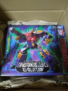 新品未開封　トランスフォーマー　オプティマスプライム アルマダユニバース