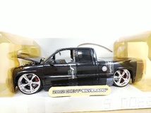 ■ Jada Toysジャダトイズ DUB CITY 1/24 2002 CHEVY SILVERADO ブラック シェビーシルバラード ダイキャストモデルミニカー_画像1