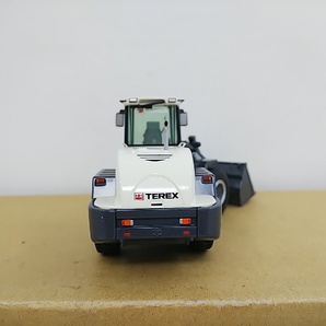 ■ NZG MODELLE 1/50 TEREX TL260 WHEELED LOADER ブルドーザー モデルミニカーの画像3