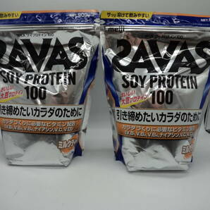 B0223 未開封品 健康食品 ザバス ソイプロテイン 100 900g×2袋 ミルクティー風味 SAVAS SOY PROTEIN 100 賞味期限2025年3月の画像1