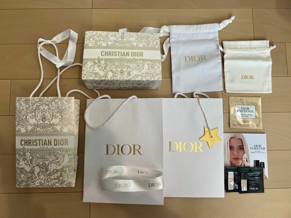 Dior ショッパー 限定チャーム付
