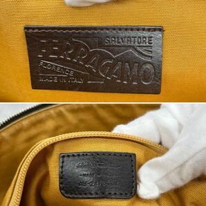 【A4収納/美品】Salvatore Ferragamo フェラガモ ショルダーバッグ サコッシュ メッセンジャー メンズ ビジネス レザー 斜め掛け ブラウンの画像9