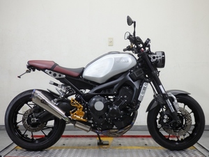 【47876】 XSR900 アールズギアフルエキ ハイパープロサス ベビーフェイスステップなど高級パーツ多数装着！ RN46J