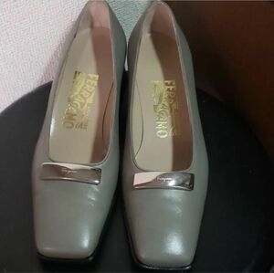 ☆美品☆Ferragamoフェラガモ チャンキーヒールパンプス 22