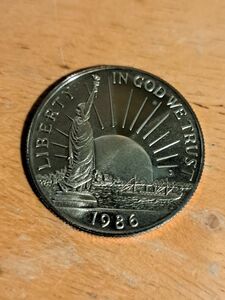 ユナイテッドスターズ　アメリカコイン　自由の女神　ハーフダラーコイン　1986年白銅貨　外国コイン アメリカ