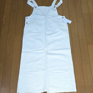 レディース　ジャンパースカート　　　 スリム　オフホワイト　フリーサイズ　新品！