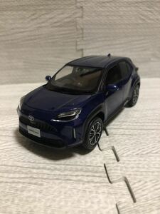 1/30 トヨタ 新型ヤリスクロス YARIS CROSS ハイブリッド カラーサンプル ミニカー 非売品 ダークブルーマイカ