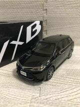 1/30 トヨタ 新型カローラフィールダー ハイブリッド W×B 非売品 カラーサンプルミニカー 後期 ブラックマイカ_画像1