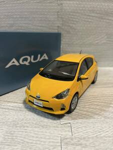 1/30 トヨタ アクア AQUA 前期 カラーサンプル 非売品 ミニカー　イエロー