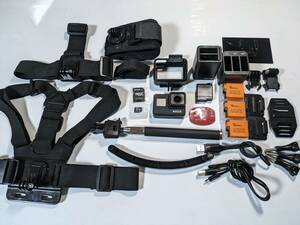 【動作確認済み】GoPro HERO7 Black ☆付属品多数☆　128GBマイクロSD、バッテリー×４、充電器×２、自撮り棒、etc...