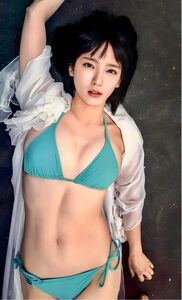 吉岡里帆 ビキニ水着グラビア 2015年9月号BLT 雑誌 川口春奈 松井玲奈 広瀬すず 新川優愛 生駒里奈 西野七瀬 生田絵梨花