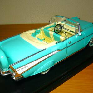 1/18 ROAD Signaure 1957 CHEVROLET BELAIR シボレー ベルエア ボンネット・ドア開閉 箱ナシ台付き 美品の画像3