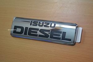 USいすず純正 07-22 ISUZU NPR DIESEL ディーゼル エンブレム USDM北米JDM いすゞ イスズ ELFエルフ N-series CHEVROLETシボレー GMC W3500