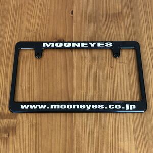 １枚 送料込み 新基準 全面適用 New Std. MOONEYES 白文字 ホワイト フレーム ブラック 黒地 www ライセンスフレーム ライセンスプレート