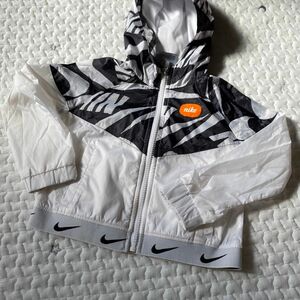 NIKE ウィンドブレーカー　