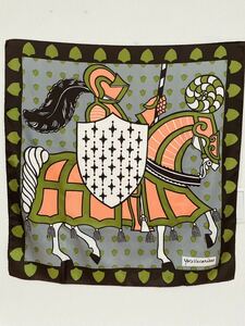 Yves Vacarisas parisヴェスバカリサス　騎士モチーフ大判シルクスカーフ78 × 78美中古　カレ80/フランス/正方形/ナイト