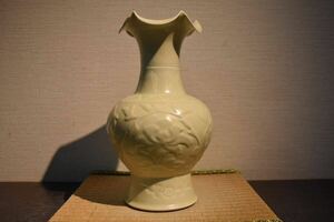 【GE】Y606【コレクター所蔵品】時代 白磁花口花瓶 /中国古玩 中国美術 骨董品 時代品 美術品 古美術品