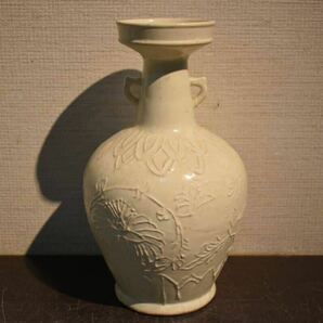 【GE】R355【コレクター所蔵品】時代 白磁陽刻花瓶 /中国古玩 中国美術 骨董品 時代品 美術品 古美術品の画像1
