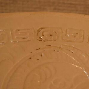 【GE】M385【コレクター所蔵品】時代 白磁刻皿 /中国古玩 中国美術 骨董品 時代品 美術品 古美術品の画像8
