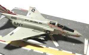 フジミ 1/72　F-4N ファントムⅡ　完成品 簡易甲板ベース付