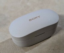 G送料無料SONYワイヤレスイヤホンWF-1000XM4まずまず良品プラチナシルバー充電器のみイヤホンなし動作品ソニー/チャージャーのみ充電ケース_画像2