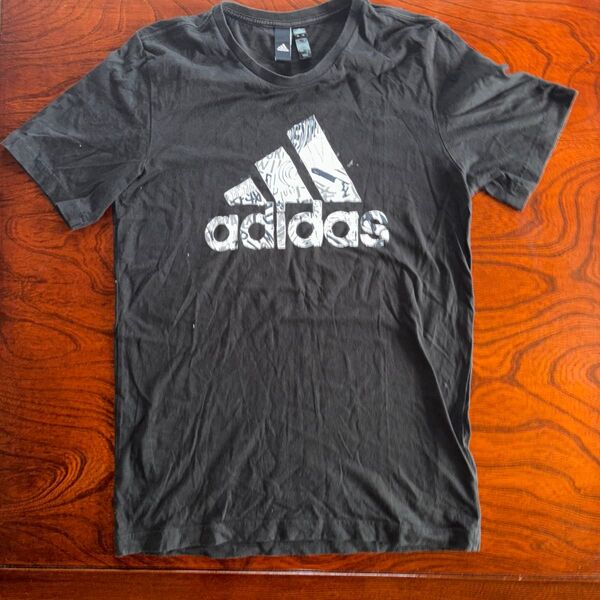 adidas Tシャツ