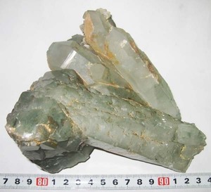 マダガスカルの緑水晶クラスター　約１ｋｇ（nk/A-5）