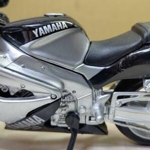 スケール 1/18 YAMAHA Thunderace 1000 DELTRBOX EXUP ！ 世界の名バイクコレクション！ Maistの画像2