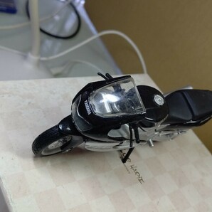 スケール 1/18 YAMAHA Thunderace 1000 DELTRBOX EXUP ！ 世界の名バイクコレクション！ Maistの画像4