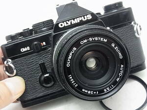 ☆ OLYMPUS OM-2 BL + GズイコーオートW 28mmF3.5 (ボディ及びレンズ共に点検整備清掃済み！プリズムは、清掃修復済み！）☆