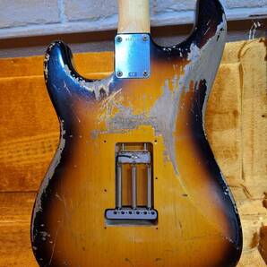 Fender Custom Shop 1959 Stratocaster Heavy Relic Aged 3-Tone Sunburst 2010年製の画像3