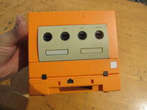 SATU439　NINTENDO ゲームキューブ ニンテンドー DOL-001 オレンジ　DOL-017　現状品　中古　GAMECUBE_画像4