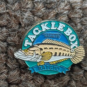 【新品未使用品】タックルボックス 雷魚ピンバッジ 八百板浩司氏デザインの画像1