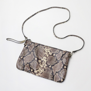  Gianni Carry niGIANNI CHIARINI python print type pushed . leather clutch bag / black [2400013832830]