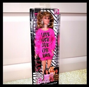 Barbie バービー ファッショニスタ ドール 人形 着せ替え人形 壁掛け可能