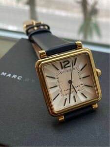 【電池新品ベルト新品美品】MARCJACOBS ヴィク30 腕時計30㎜スクエアMJ1437 (*^_^*)