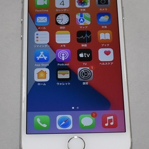 SIMフリー iPhone7 32GBシルバー（SIMロック解除au版、MNCF2J/A）本体の画像1