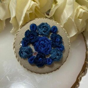 くるみボタン刺繍　 ハンドメイド　 手刺繍 　花刺繍