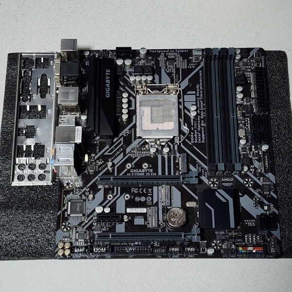 GIGABYTE H370M D3H IOパネル付属 LGA1151 MicroATXマザーボード 第8・9世代CPU対応 最新Bios 動作確認済 PCパーツ