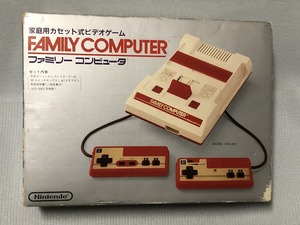 ファミリーコンピューター　ファミコン　初代 初期型 四角ボタン 箱　