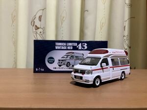 トミカリミテッドヴィンテージネオ 日産パラメディック救急車 (カタログ撮影仕様)