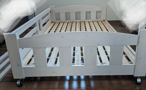 【手渡し・岐阜市周辺】木製ベッド キッズ ホワイト 外寸約192.5cm×約102.3cm　シングルより小さいサイズ