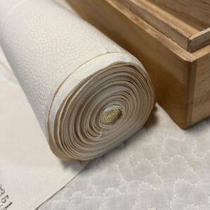 逸品 反物 壽光織 着尺 きもの 生地 絹100% 白 正絹 木箱付き 和装の画像4