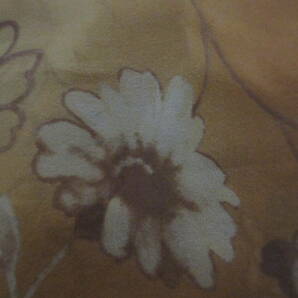 ③ピエールバルマン イエロー系花柄 シルク四角スカーフの画像2