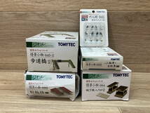 　93. 未組立 TOMYTEC Nゲージ ジオコレ 情景コレクション 1/150 045-2歩道橋2 095駐輪場A 094地下鉄入口2 026二輪車 041ザ・人間 まとめて_画像9