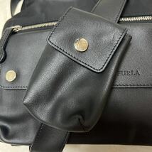 1円【未使用級】FURLA フルラ メッセンジャーバッグ ショルダーバッグ レザー ナイロン メンズ 大容量 入手困難_画像4