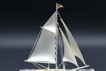 銀製ヨット　銀製刻印 銀細工 帆船 模型 ガラスケース付 置物 _画像4