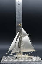 銀製ヨット　銀製刻印 銀細工 帆船 模型 ガラスケース付 置物 _画像6