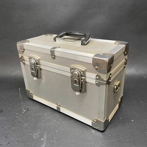 N 3443　[ カメラ用 ハードケース 35×17×24㎝ ] カメラケース 収納ボック 収納箱 インテリア アルミケース? 金属製 現状品 鍵欠品